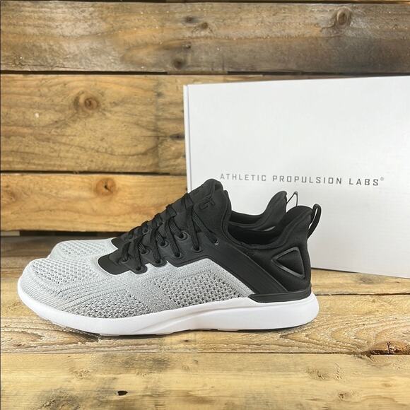 APL Men\'s Techloom Tracer Sneakers - Black/Cement/White - 7 - New in box